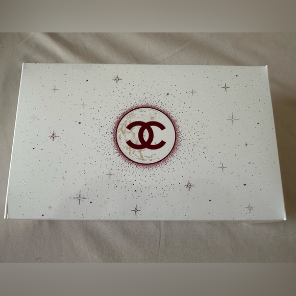 NWT Chanel makeup bag 2022 - Picture 5 of 6